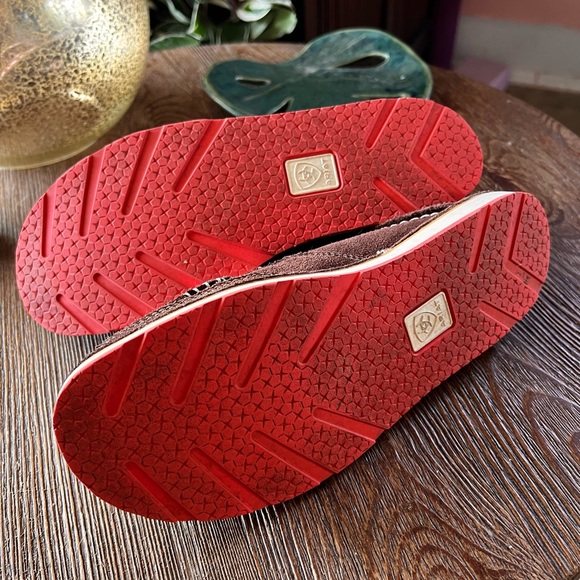 Ariat slip ons. Used but not damaged size 8 - Picture 4 of 4